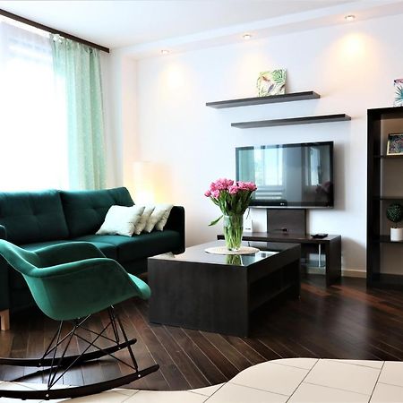 Stylish And Spacious By Cooee Apartments Варшава Экстерьер фото